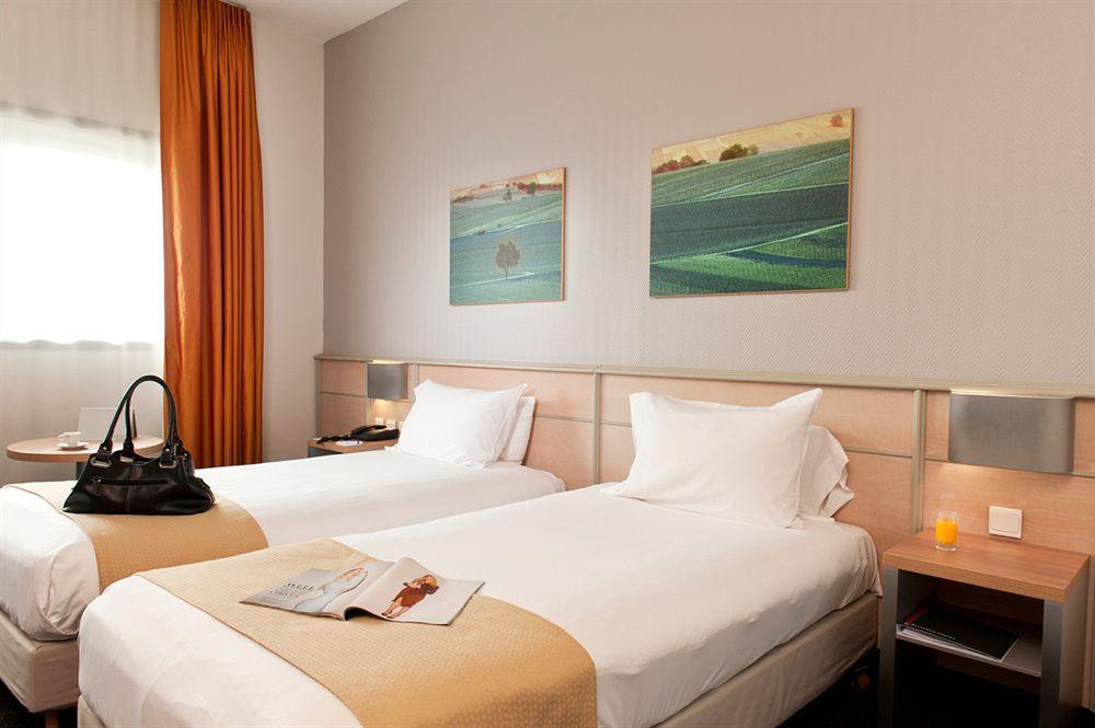Novotel Tours Centre Gare Exterior foto