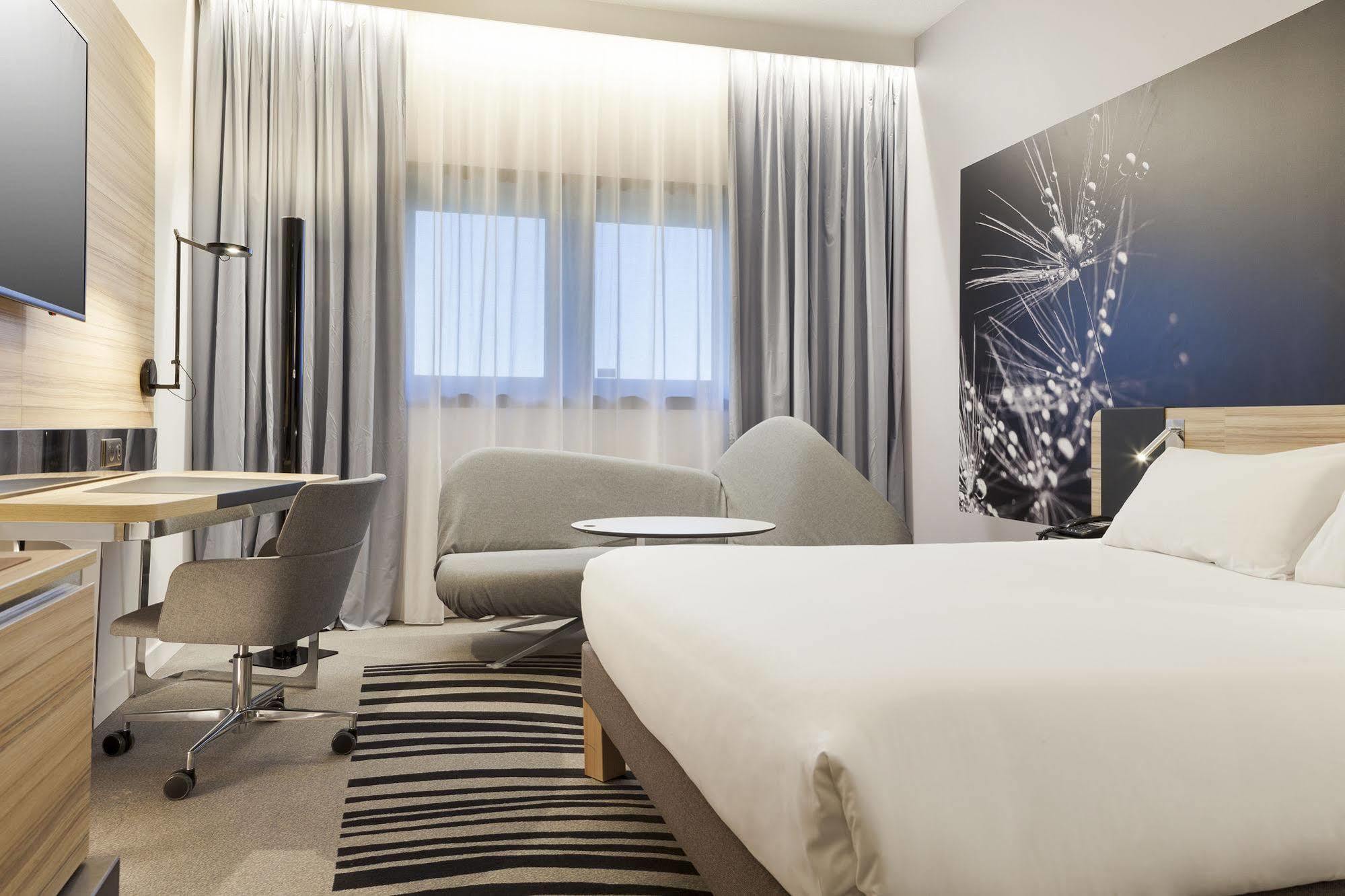 Novotel Tours Centre Gare Exterior foto